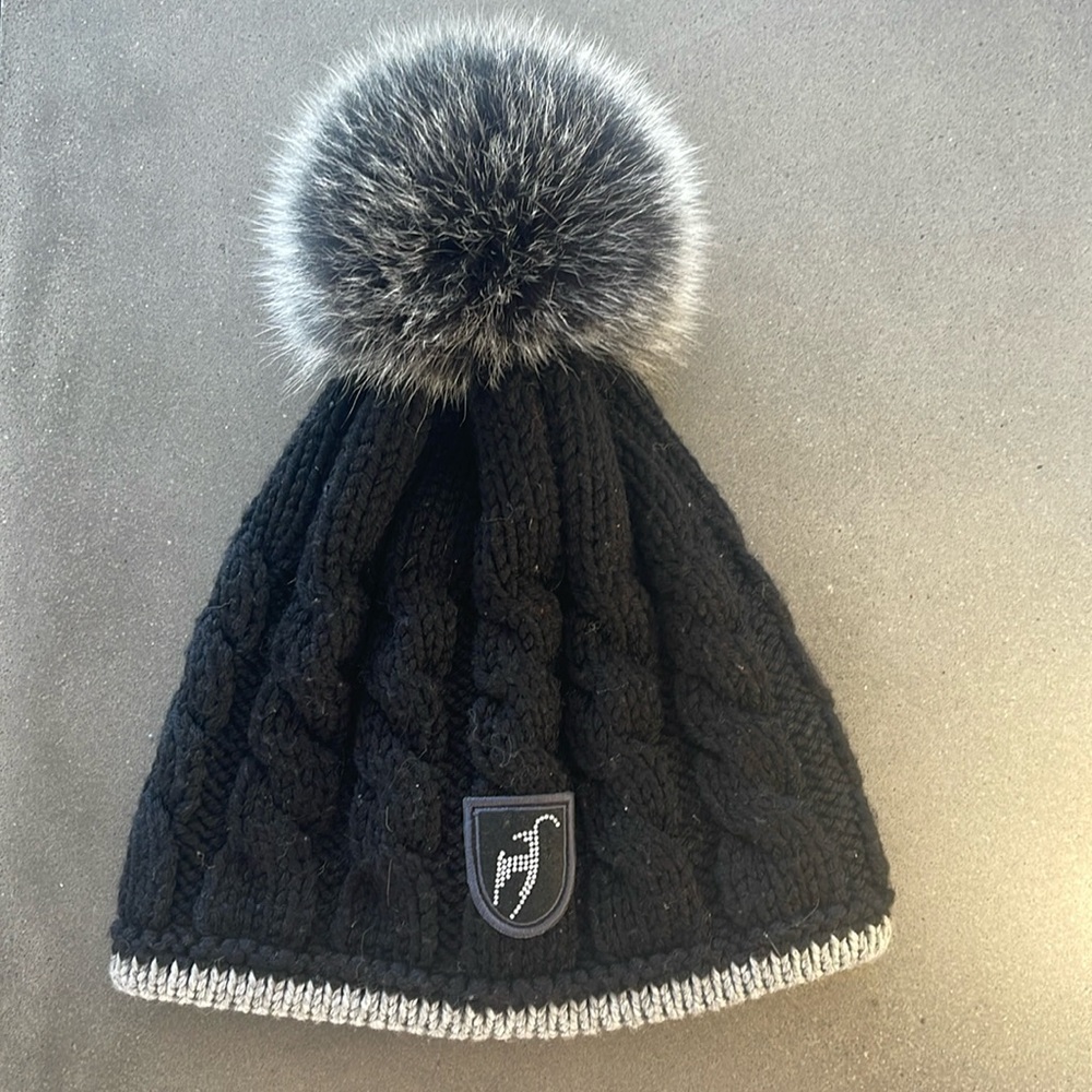Toni Sailer hat 
Swarovski crystal with fur Pom
Made in Italy